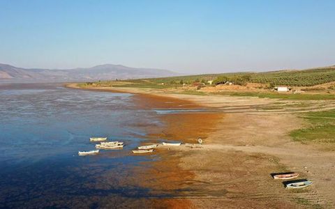 Manisa’daki Marmara Gölü kuruma noktasında 