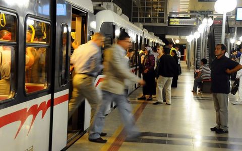 İzmir'de metro istasyonlarında ücretsiz internet dönemi